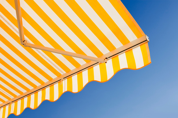 The Advantages of Retractable Outdoor Awnings